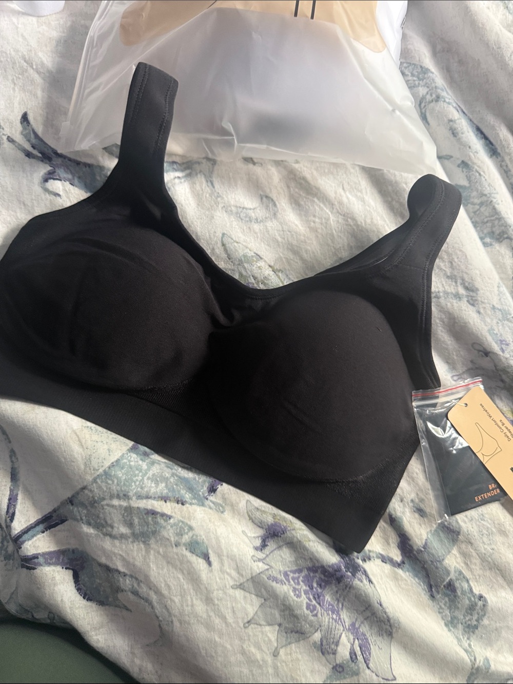 Everyday Wireless Comfort Bra in Black - Women's Intimates